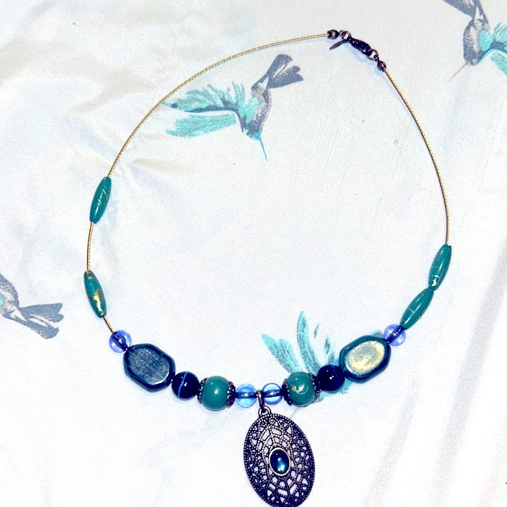 VINTAGE BLUE BEADED CHOKER NECKLACE